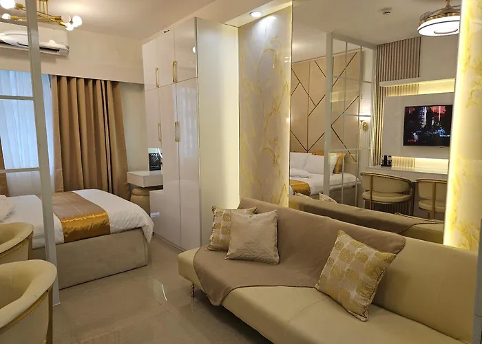 Luxury Condotel Near Moa, Naia Apartment *
