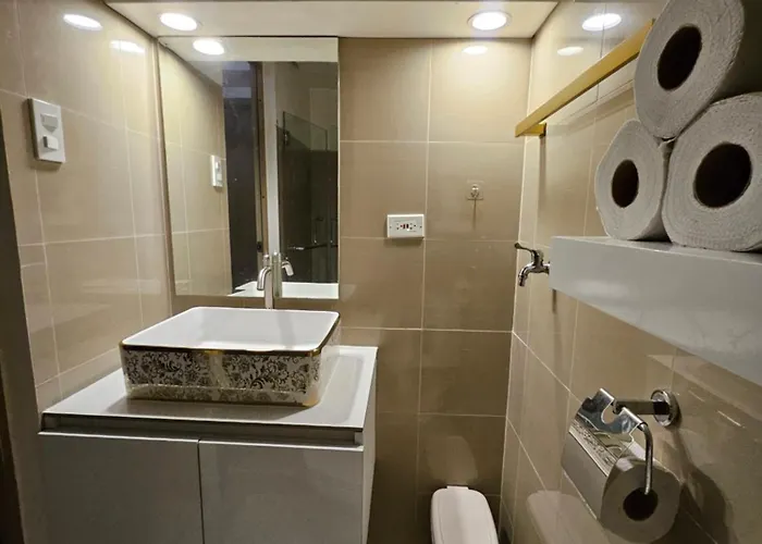 Luxury Condotel Near Moa, Naia Apartment
